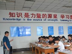华纺职工学院:课堂学国学 齐诵弟子规